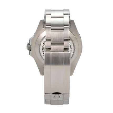 Rückansicht der Rolex Sea-Dweller Ref. 126600 mit Edelstahlarmband und Sicherheitsfaltschließe.