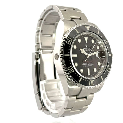Rolex Sea-Dweller Ref. 126600 aus Edelstahl, Lünette mit schwarzer Keramik Einlage, schwarzes Zifferblatt, Automatikwerk, Oyster Armband