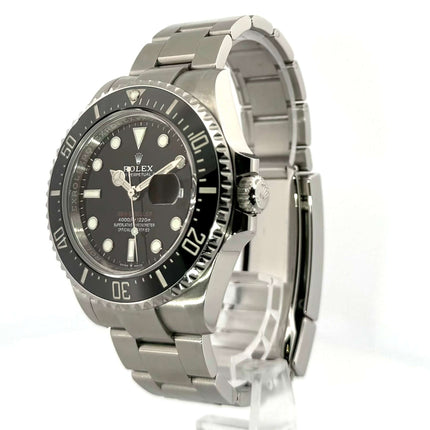 Rolex Sea-Dweller Ref. 126600 aus Edelstahl mit schwarzem Zifferblatt und Keramik Lünette, 43 mm Gehäuse, Oyster Armband, Modell von 2022