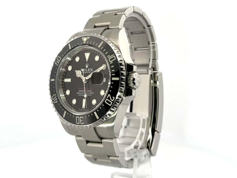 Rolex Sea-Dweller Ref. 126600 aus Edelstahl mit schwarzem Zifferblatt und Keramik Lünette, 43 mm Gehäuse, Oyster Armband, Modell von 2022