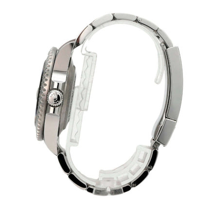 Rolex Sea-Dweller Ref. 126600, Edelstahlgehäuse 43 mm, Seitenansicht mit Oyster-Armband und Keramiklünette