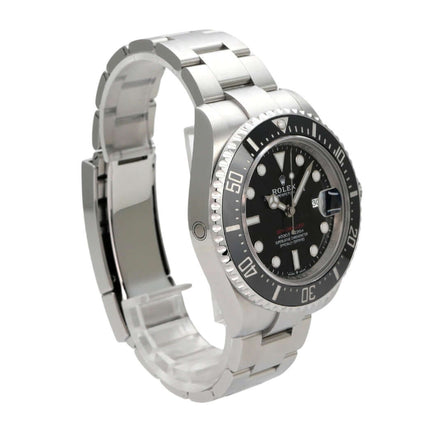 Rolex Sea-Dweller Ref. 126600 mit schwarzem Zifferblatt und Edelstahlarmband, perfekt für Taucher.