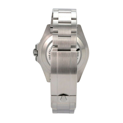 Detailansicht der Rolex Sea-Dweller Ref. 126600 mit satiniertem Edelstahlarmband und Oyster-Gehäuse.