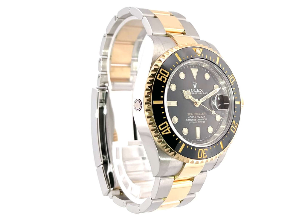 Rolex Sea-Dweller 4000 Ref. 126603 aus Edelstahl und Gelbgold mit schwarzer Keramiklünette und schwarzem Zifferblatt, seitliche Ansicht