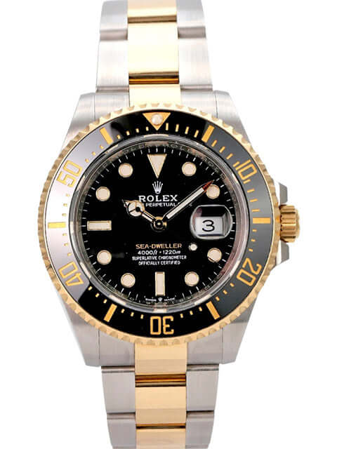 Rolex Sea-Dweller 4000 Ref. 126603 mit schwarzem Zifferblatt und Gelbgold-Lünette, 43 mm Gehäuse.