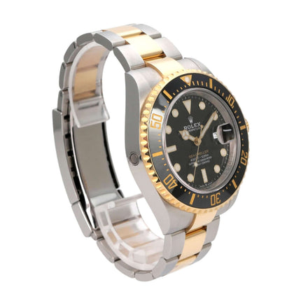 Rolex Sea-Dweller 4000 Ref. 126603 mit Edelstahl- und Gelbgoldgehäuse, schwarzem Zifferblatt und drehbarer Lünette.