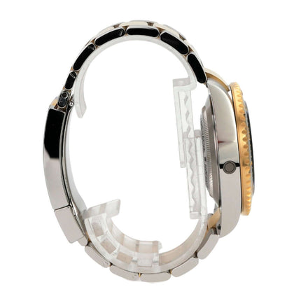 Seitenansicht der Rolex Sea-Dweller 4000 Ref. 126603, Edelstahl- und Gelbgoldgehäuse, detailreich.