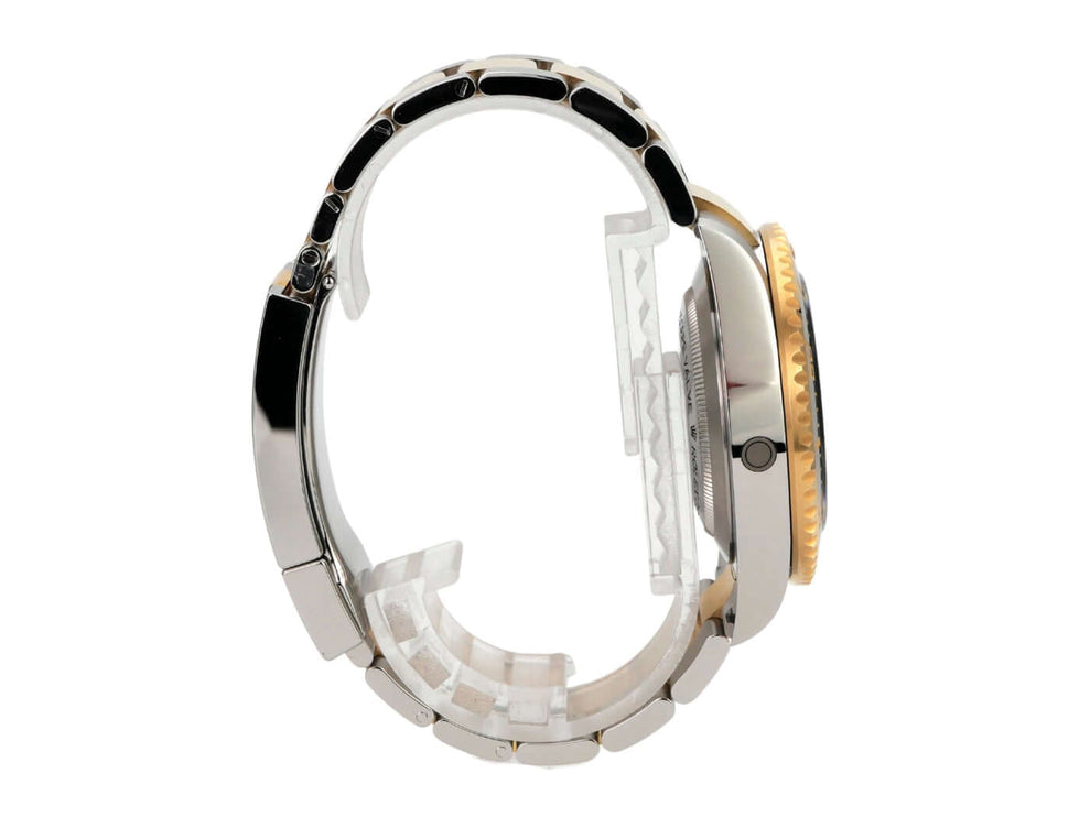 Seitenansicht der Rolex Sea-Dweller 4000 Ref. 126603, Edelstahl- und Gelbgoldgehäuse, detailreich.