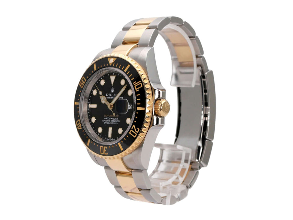 Rolex Sea-Dweller 4000 Ref. 126603 Uhr mit Edelstahl- und Gelbgoldarmband, schwarzem Zifferblatt und drehbarer Lünette.