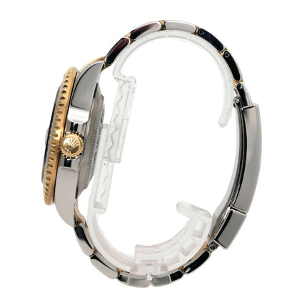 Seitenansicht der Rolex Sea-Dweller 4000 Ref. 126603 mit Edelstahl und Gelbgold Armband.