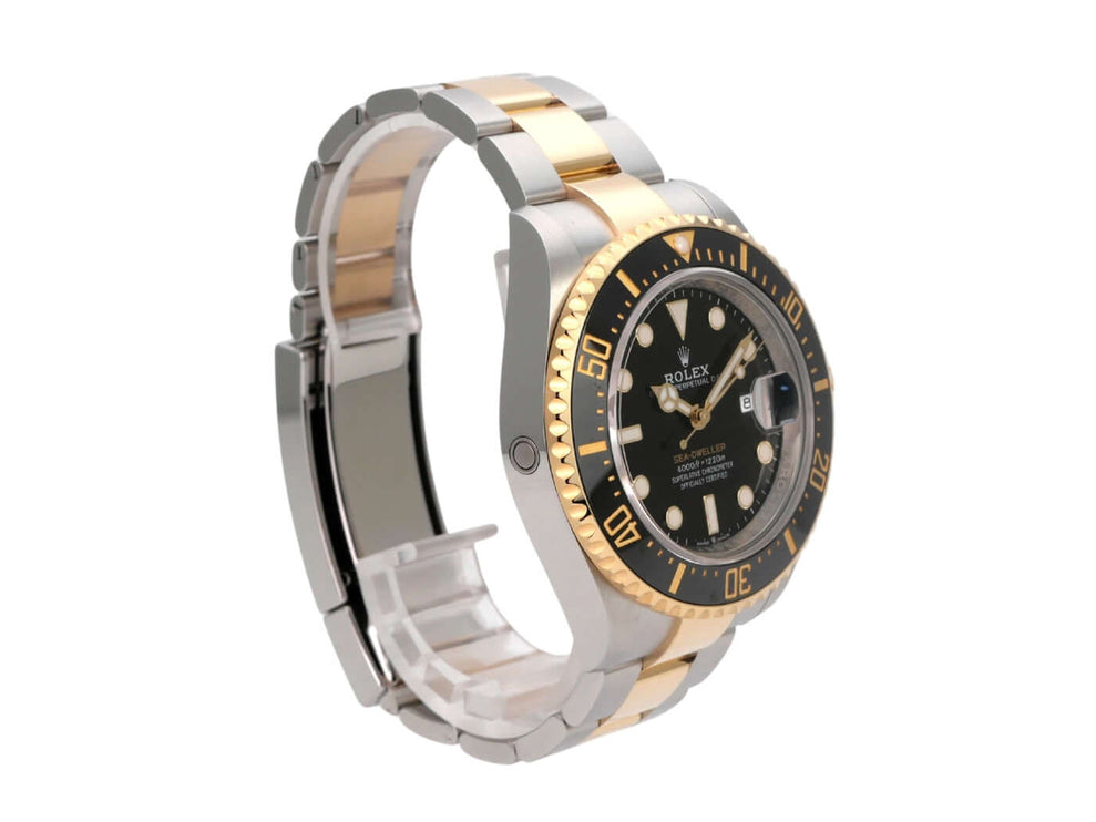 Rolex Sea-Dweller 4000 Ref. 126603 Detailansicht mit Edelstahl- und Gelbgold-Armband und schwarzem Zifferblatt.