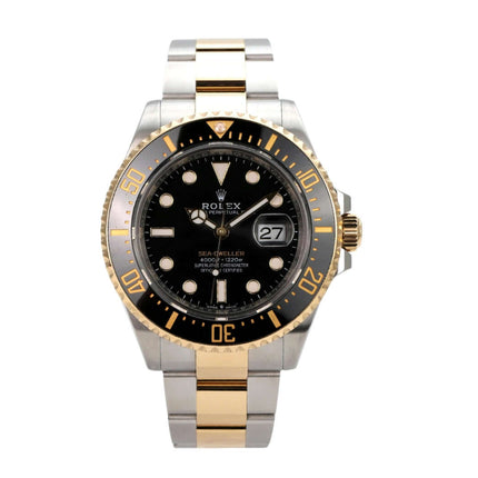 Rolex Sea-Dweller 4000 Ref. 126603 mit Edelstahl- und Gelbgold-Gehäuse, schwarzem Zifferblatt und Leuchtindizes.