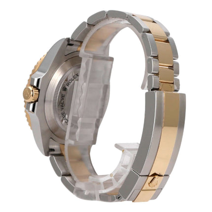 Seiteansicht des Rolex Sea-Dweller 4000 Ref. 126603 mit Edelstahl- und Gelbgold-Armband.