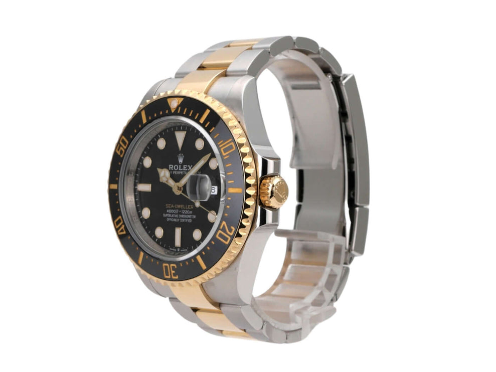 Rolex Sea-Dweller 4000 Ref. 126603 mit Edelstahl- und Gelbgoldarmband, schwarzem Zifferblatt und Keramikeinlage.