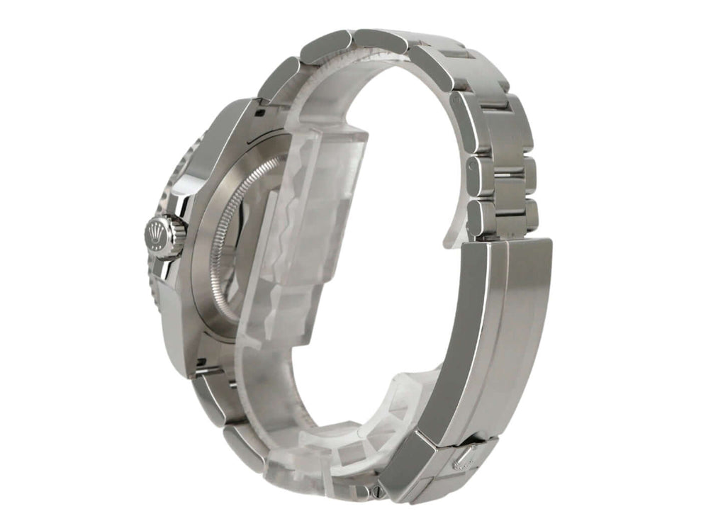 Rolex Submariner Date 126610LN Uhr von der Seite mit poliertem und satiniertem Edelstahlarmband.