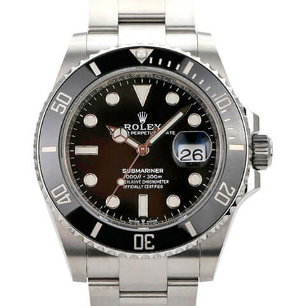 Rolex Submariner Date 126610LN mit schwarzem Zifferblatt und Edelstahlarmband, drehbare Lünette und automatisches Uhrwerk.