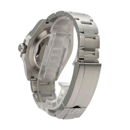 Detailansicht der Rolex Submariner Date 126610LN mit Edelstahlarmband und Gehäuse.