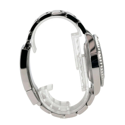 Seitenansicht der Rolex Submariner Date 126610LN mit poliertem und satiniertem Edelstahlarmband.