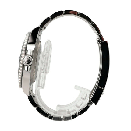 Rolex Submariner Date 126610LN Seitensicht des Gehäuses und Armbands aus Edelstahl und Keramik.