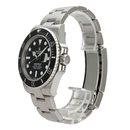 Rolex Submariner Date 126610LN in Edelstahl, mit schwarzem Zifferblatt und drehbarer Lünette.