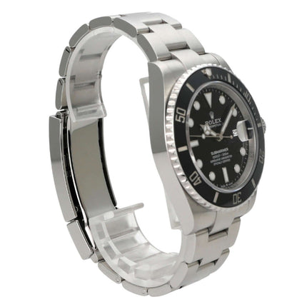 Rolex Submariner Date 126610LN mit Edelstahl-Gehäuse und schwarzem Zifferblatt seitliche Ansicht.