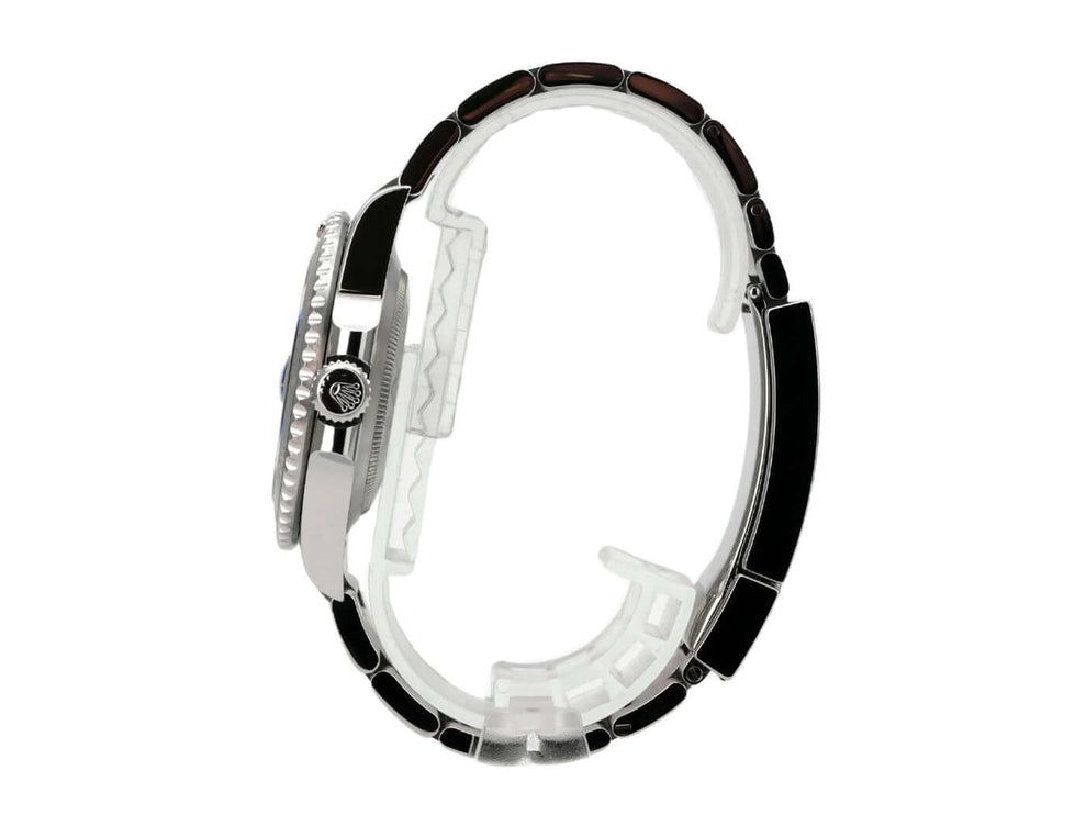 Rolex Submariner Date 126610LN seitliche Ansicht des Edelstahlarmbands mit Keramik Einlage.