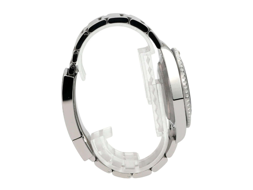 Rolex Submariner Date 126610LN seitliche Ansicht mit poliertem und satiniertem Edelstahlarmband.