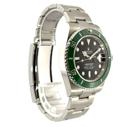 Rolex Submariner Date Edelstahl 126610LV mit grünem Keramik Lünette und schwarzem Zifferblatt, poliertes und satiniertes Edelstahlgehäuse und Armband