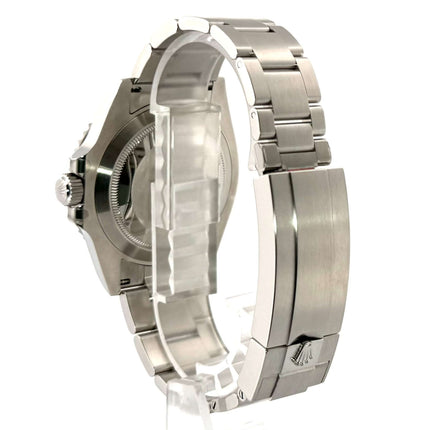 Rückansicht der Rolex Submariner Date Edelstahl Ref. 126610LV von 2020 mit poliertem und satiniertem Edelstahlarmband und Sicherheitsfaltschließe