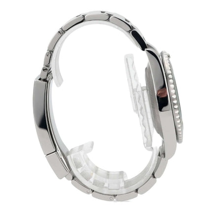 Seitenansicht der Rolex Submariner Date Edelstahl 126610LV, poliertes und satiniertes Gehäuse, drehbare Lünette.