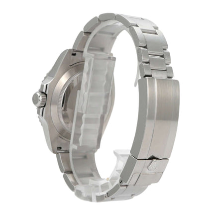 Rolex Submariner Date Edelstahl 126610LV seitliche Ansicht mit Oyster-Armband und polierter Oberfläche.