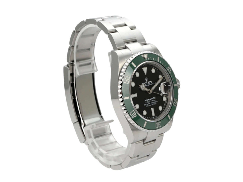 Rolex Submariner Date Edelstahl 126610LV mit grünem Keramikumfang und schwarzem Zifferblatt im Profil.
