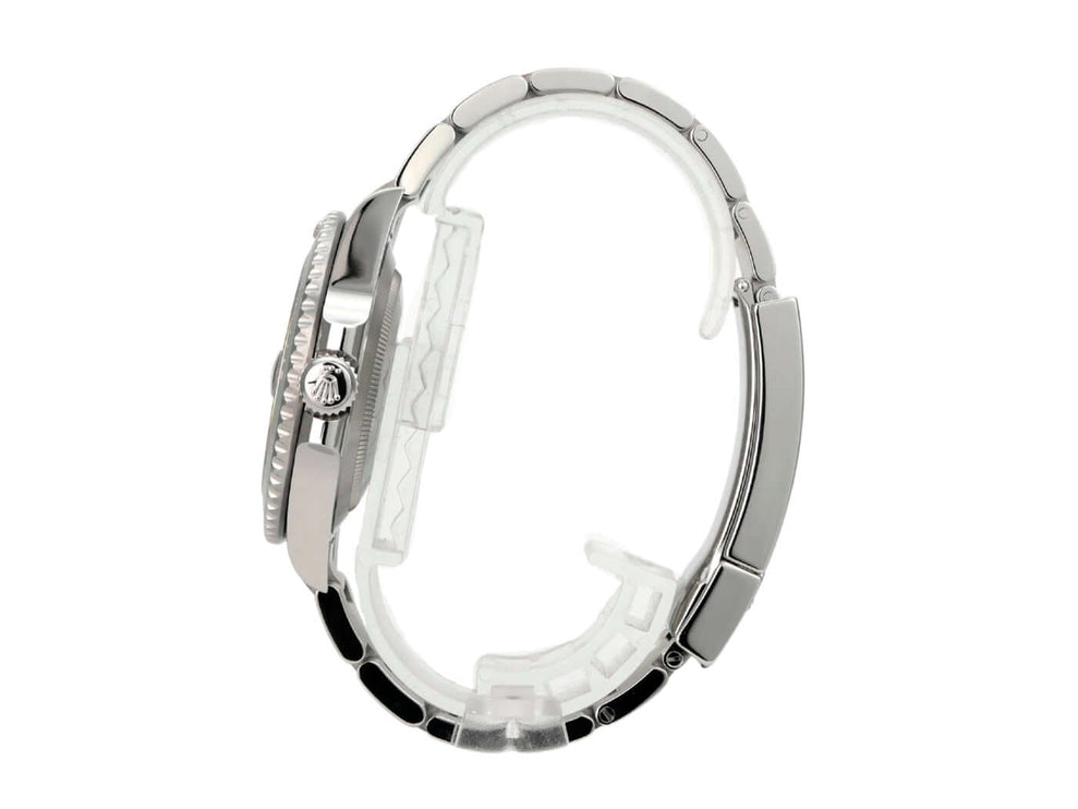 Rolex Submariner Date Edelstahl 126610LV seitliche Ansicht, Edelstahlarmband und Gehäuse, Uhrenmodell von 2021.