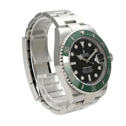 Rolex Submariner Date Edelstahl 126610LV mit schwarzem Zifferblatt und grüner Lünette.