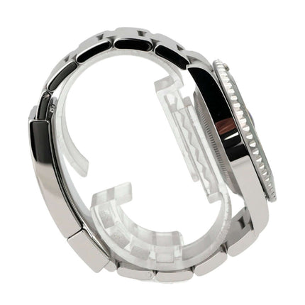 Seitenansicht des Rolex Submariner Date Edelstahl 126610LV mit poliertem und satiniertem Gehäuse.