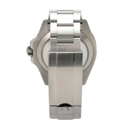 Ansicht des Gehäuses und Armbands der Rolex Submariner Date Edelstahl 126610LV von hinten.
