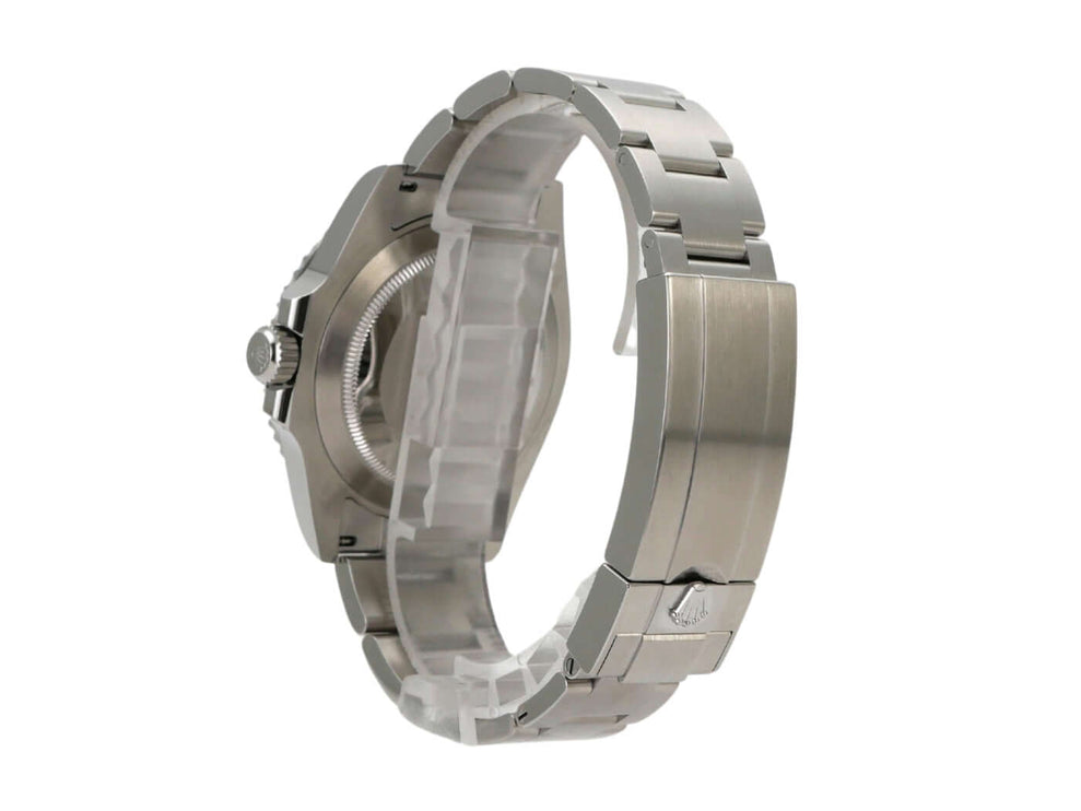 Seitenansicht der Rolex Submariner Date 126610LV mit poliertem und satiniertem Edelstahlarmband.