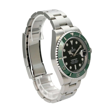 Rolex Submariner Date Edelstahl Ref. 126610LV mit grünem Keramikinsert und schwarzem Zifferblatt.