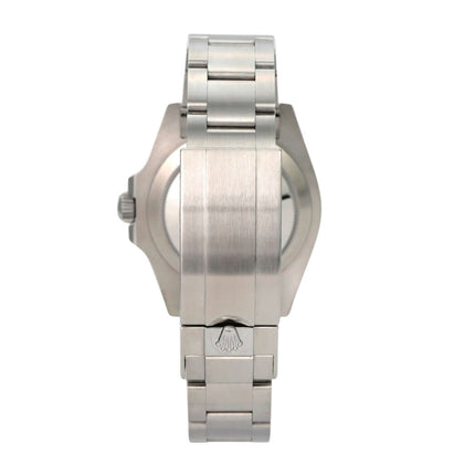 Rolex Submariner Date Edelstahl Ref. 126610LV, Ansicht des Edelstahlarmbands und Gehäuses von der Seite.