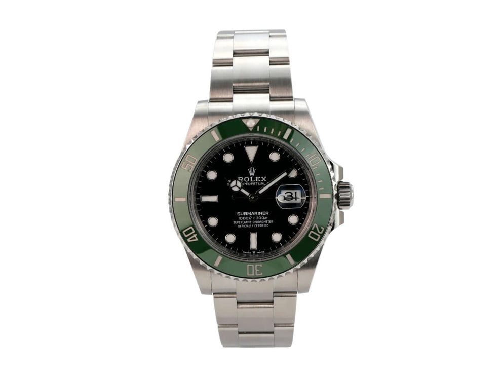 Nahaufnahme des Zifferblatts der Rolex Submariner Date 126610LV mit Leuchtindizes und Automatikwerk.