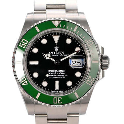 Rolex Submariner Date Edelstahl Ref. 126610LV mit schwarzem Zifferblatt und grüner Keramikeinlage.