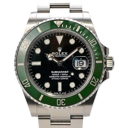 Rolex Submariner Date Edelstahl Ref. 126610LV mit grünem Keramikring und schwarzem Zifferblatt, poliertes Armband.