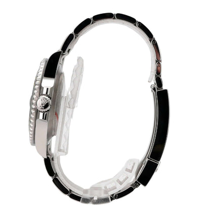 Detailansicht der Rolex Submariner Date Edelstahl Ref. 126610LV mit Oyster Edelstahlarmband.