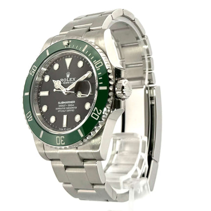 Rolex Submariner Date 126610LV Edelstahl, grüner Keramik Lünette, schwarzes Zifferblatt, Automatikwerk, poliertes und satiniertes Edelstahlarmband.