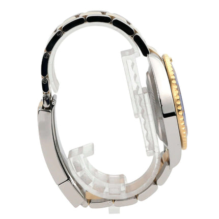 Rolex Submariner Date 41 Edelstahl Gelbgold 126613LB Seitenansicht mit poliertem und satiniertem Armband.