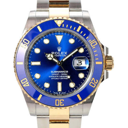Rolex Submariner Date 41 Edelstahl Gelbgold 126613LB mit blauem Zifferblatt und geriffelter Lünette.