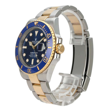 Rolex Submariner Date 41 Edelstahl Gelbgold 126613LB Seitensicht mit blauem Zifferblatt und goldener Lünette