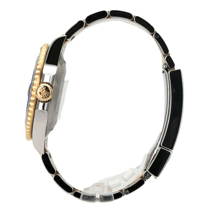 Rolex Submariner Date 41 Edelstahl Gelbgold 126613LB seitliche Ansicht des Armbands und Gehäuses.