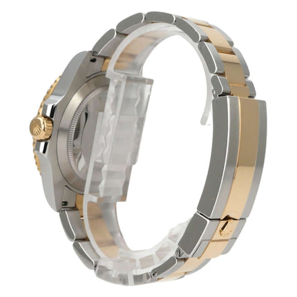 Rolex Submariner Date 41 Edelstahl Gelbgold 126613LB seitliche Ansicht des Armbands aus Edelstahl und Gelbgold