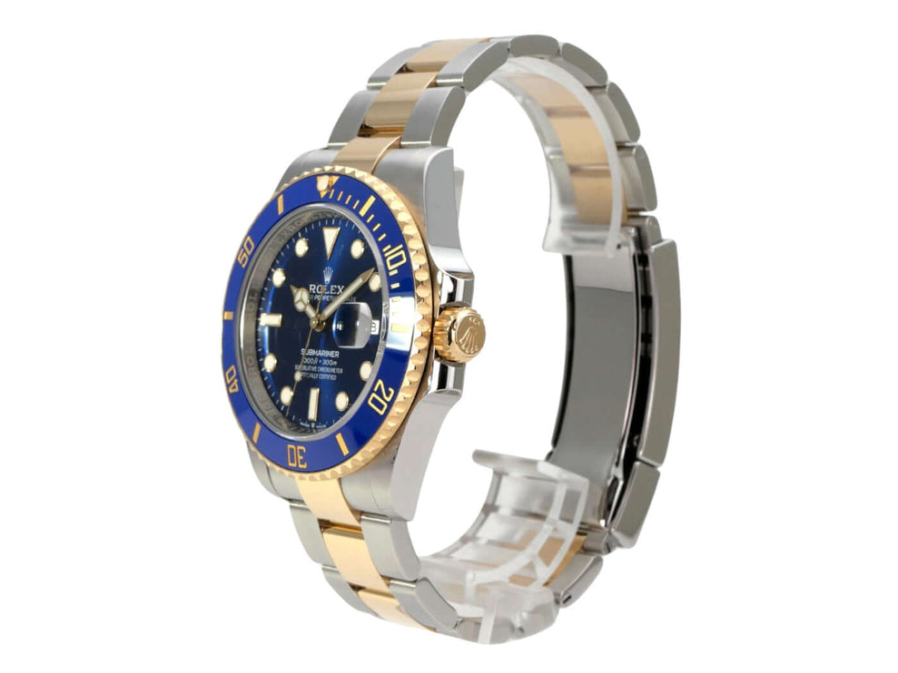 Rolex Submariner Date 41 Edelstahl Gelbgold 126613LB mit blauem Zifferblatt und 18 Karat Gelbgold-Lünette.